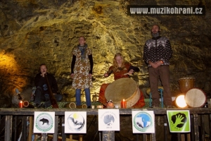 muzikohrani-muzikoterapie-ostrava-rytmy-zeme-didgeridoo-v-jeskyni-2013-130921-08
